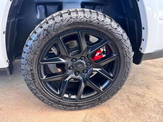 RAM-1500-3.0 HURRICANE 6 BITURBO GASOLINA LARAMIE NIGHT EDITION CD 4X4 AUTOMÁTICO RAM-1500-2024