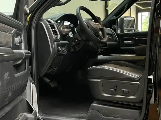 RAM-3500-6.7 I6 TURBO DIESEL LARAMIE NIGHT EDITION CD 4X4 AUTOMÁTICO RAM-3500-2026