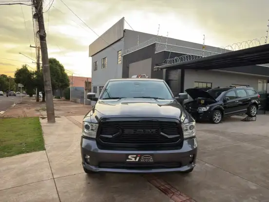 RAM-CLASSIC-5.7 V8 GASOLINA LARAMIE NIGHT EDITION CD 4X4 AUTOMÁTICO RAM-CLASSIC-2023