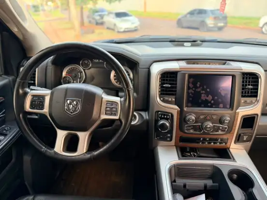 RAM-CLASSIC-5.7 V8 GASOLINA LARAMIE NIGHT EDITION CD 4X4 AUTOMÁTICO RAM-CLASSIC-2023