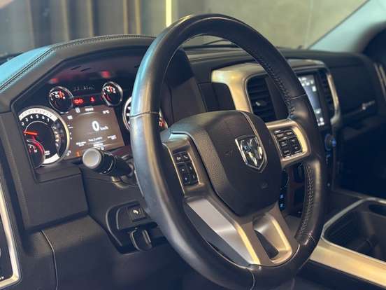 RAM-CLASSIC-5.7 V8 GASOLINA LARAMIE CD 4X4 AUTOMÁTICO RAM-CLASSIC-2023