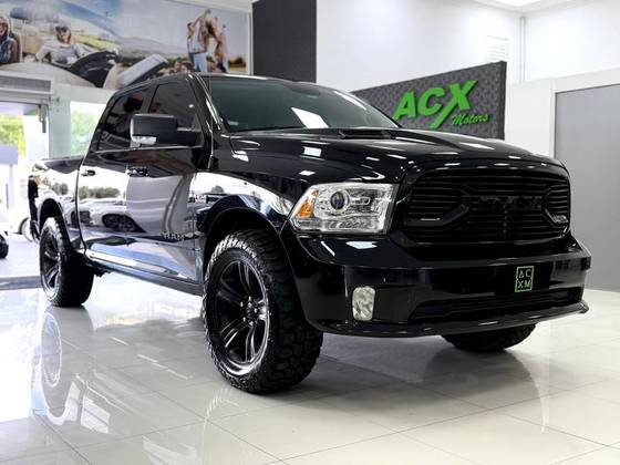 RAM CLASSIC 5.7 V8 GASOLINA LARAMIE NIGHT EDITION CD 4X4 AUTOMÁTICO