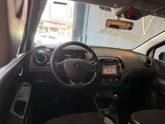 RENAULT-CAPTUR-2017