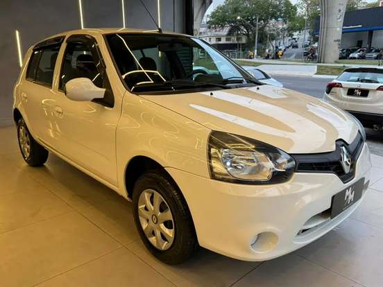 RENAULT-CLIO-2015