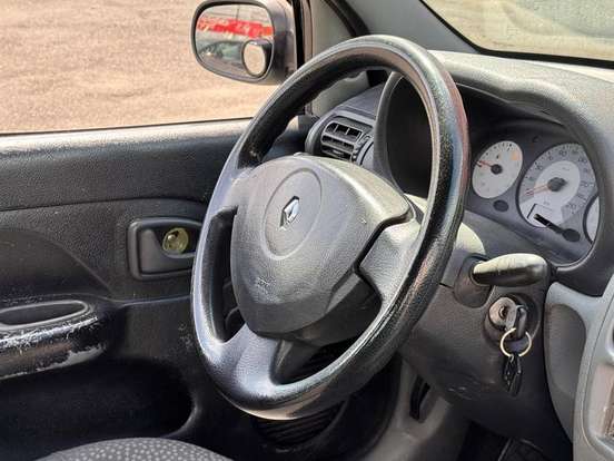 RENAULT-CLIO-2005