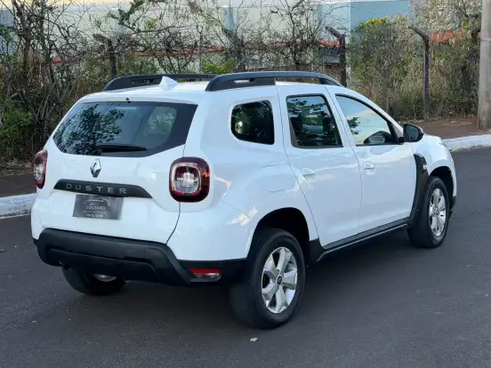 RENAULT-DUSTER-2023