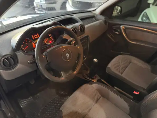 RENAULT-DUSTER-2012