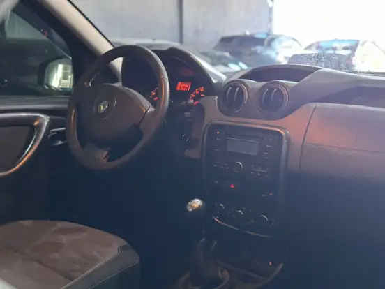 RENAULT-DUSTER-2012