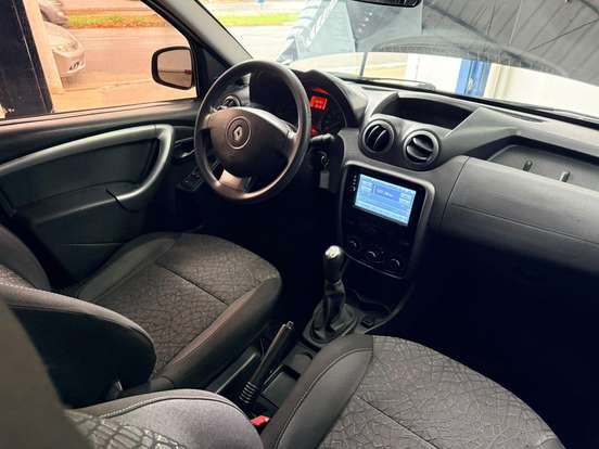 RENAULT-DUSTER-2014