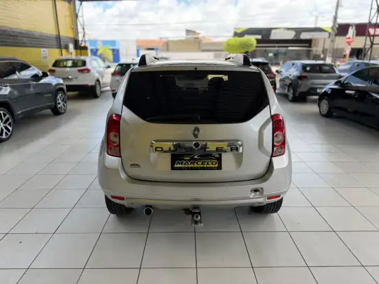 RENAULT-DUSTER-2011