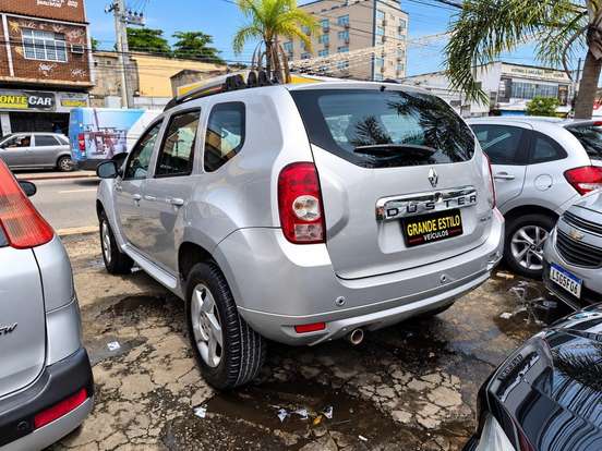RENAULT-DUSTER-2012