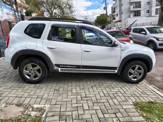 RENAULT-DUSTER-2014