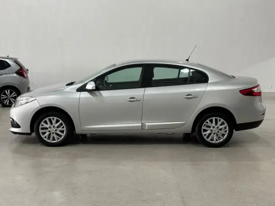 RENAULT FLUENCE 2.0 DYNAMIQUE 16V FLEX 4P AUTOMÁTICO