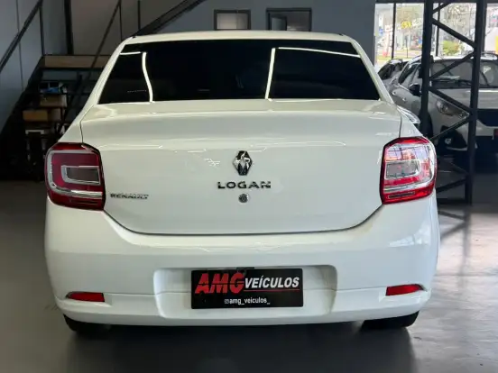 RENAULT-LOGAN-2018