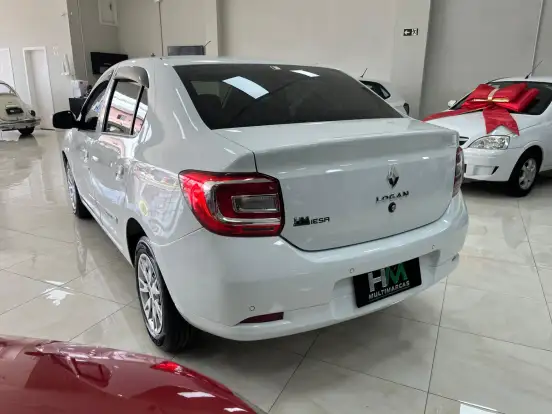 RENAULT-LOGAN-2020