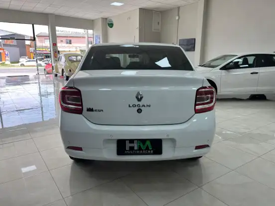 RENAULT-LOGAN-2020
