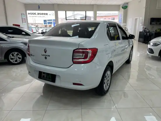 RENAULT-LOGAN-2020