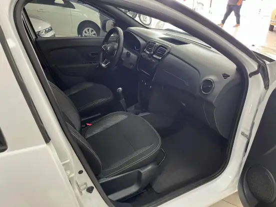 RENAULT-LOGAN-2020