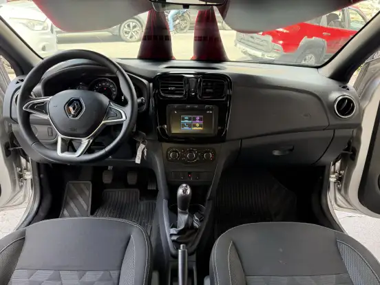 RENAULT-LOGAN-2024