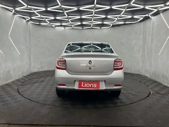 RENAULT-LOGAN-2024