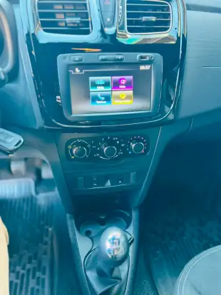 RENAULT-LOGAN-2024