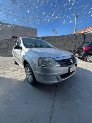 RENAULT-LOGAN-2011