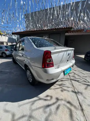 RENAULT-LOGAN-2011