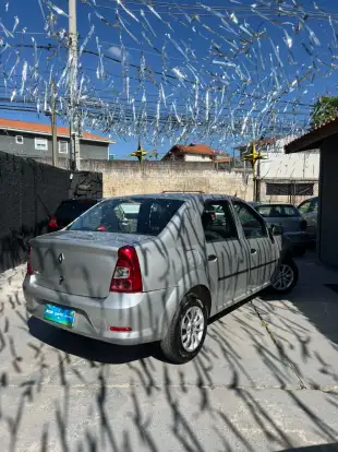 RENAULT-LOGAN-2011