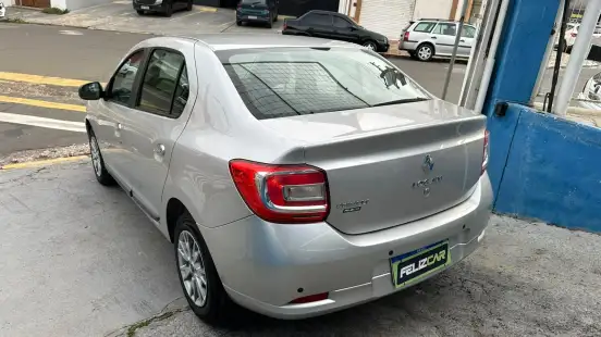 RENAULT-LOGAN-2014