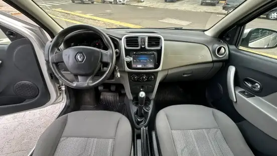 RENAULT-LOGAN-2014