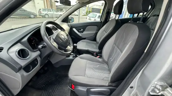 RENAULT-LOGAN-2014