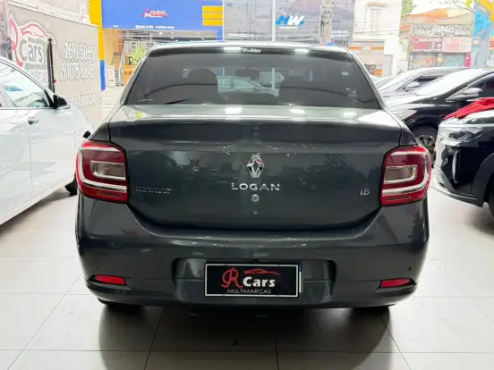 RENAULT-LOGAN-2015