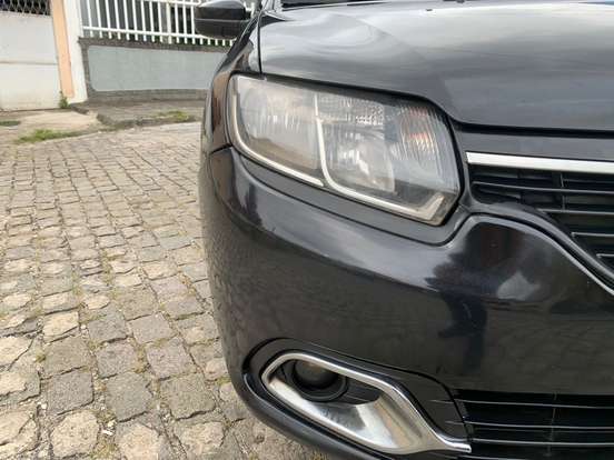 RENAULT-LOGAN-2019