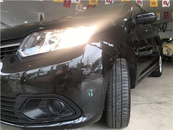 RENAULT-LOGAN-2019