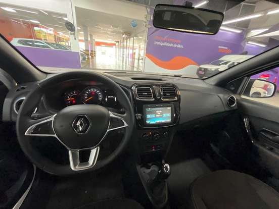 RENAULT-LOGAN-2024