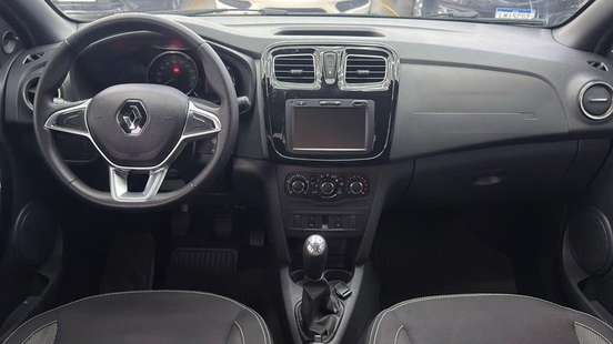 RENAULT-LOGAN-2022