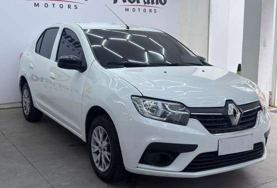 RENAULT-LOGAN-2022