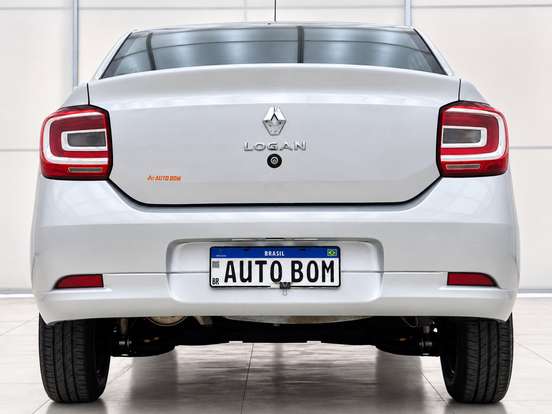 RENAULT-LOGAN-2022