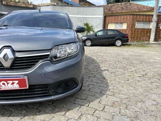 RENAULT-LOGAN-2020