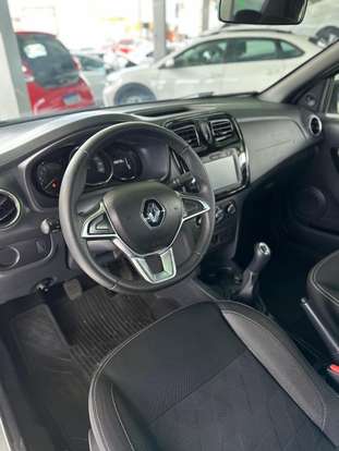RENAULT-LOGAN-2024