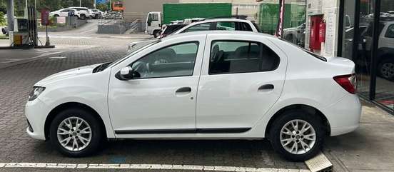 RENAULT-LOGAN-2014