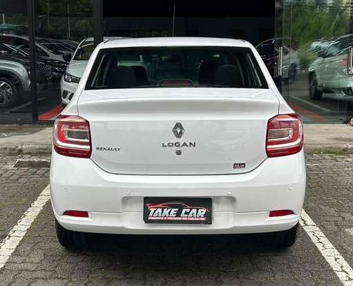 RENAULT-LOGAN-2014
