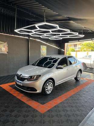 RENAULT-LOGAN-2014
