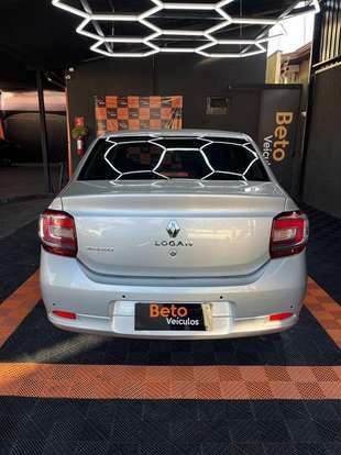 RENAULT-LOGAN-2014
