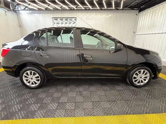 RENAULT-LOGAN-2014
