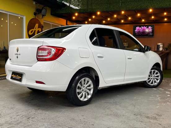 RENAULT-LOGAN-2021