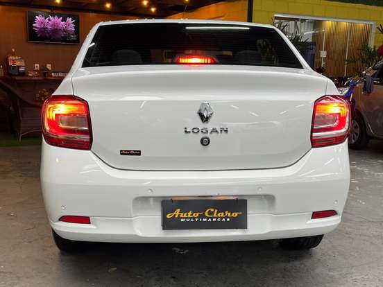 RENAULT-LOGAN-2021