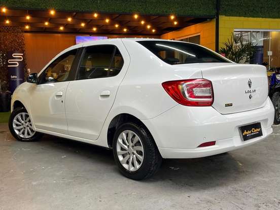 RENAULT-LOGAN-2021
