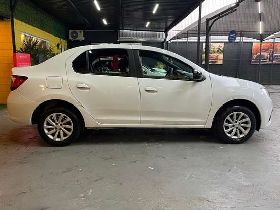 RENAULT-LOGAN-2021