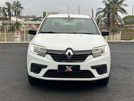 RENAULT-LOGAN-2022